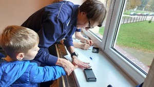 Wizyta dzieci w sanockiej komendzie Policji.