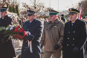 Delegacja Komendy Powiatowej Policji w Sanoku podczas uroczystości Narodowego Święta Niepodległości w Sanoku.
