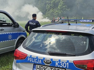 Policjanci oraz strażacy uczestniczący w ćwiczeniach w Rudawce Rymanowskiej.