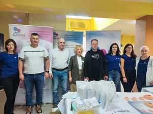 Policjanci i pracownicy Komendy Powiatowej Policji w Sanoku uczestniczący w badaniach w przychodni w ramach zorganizowanej Białej Soboty.