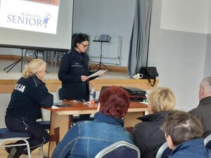 Policjantki przeprowadzające debatę w Bukowsku